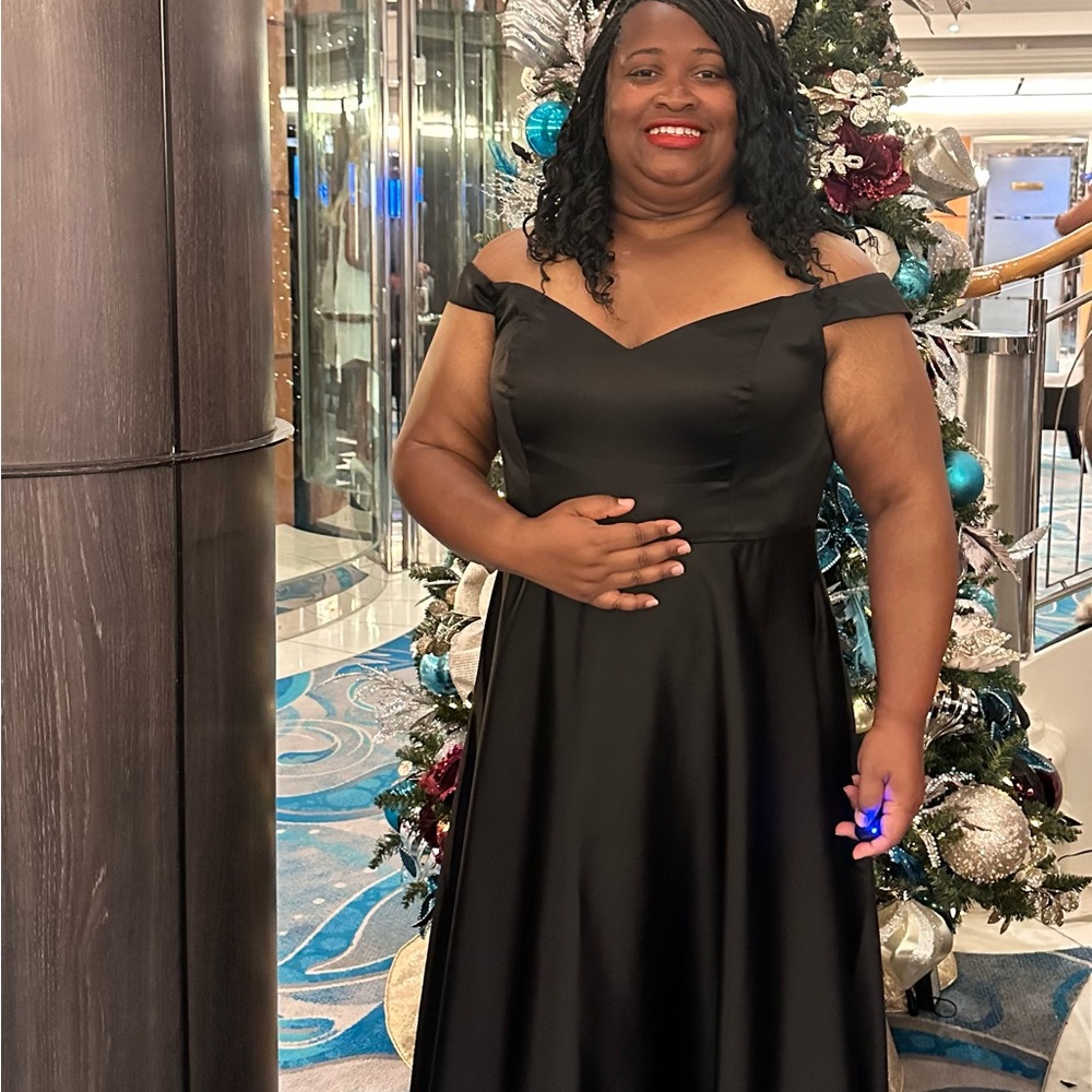 Chic Black Strapless Evening Dress